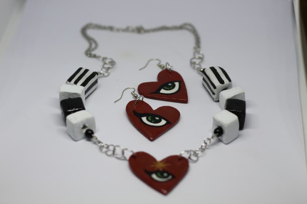 Conjunto colar e brincos de coração
